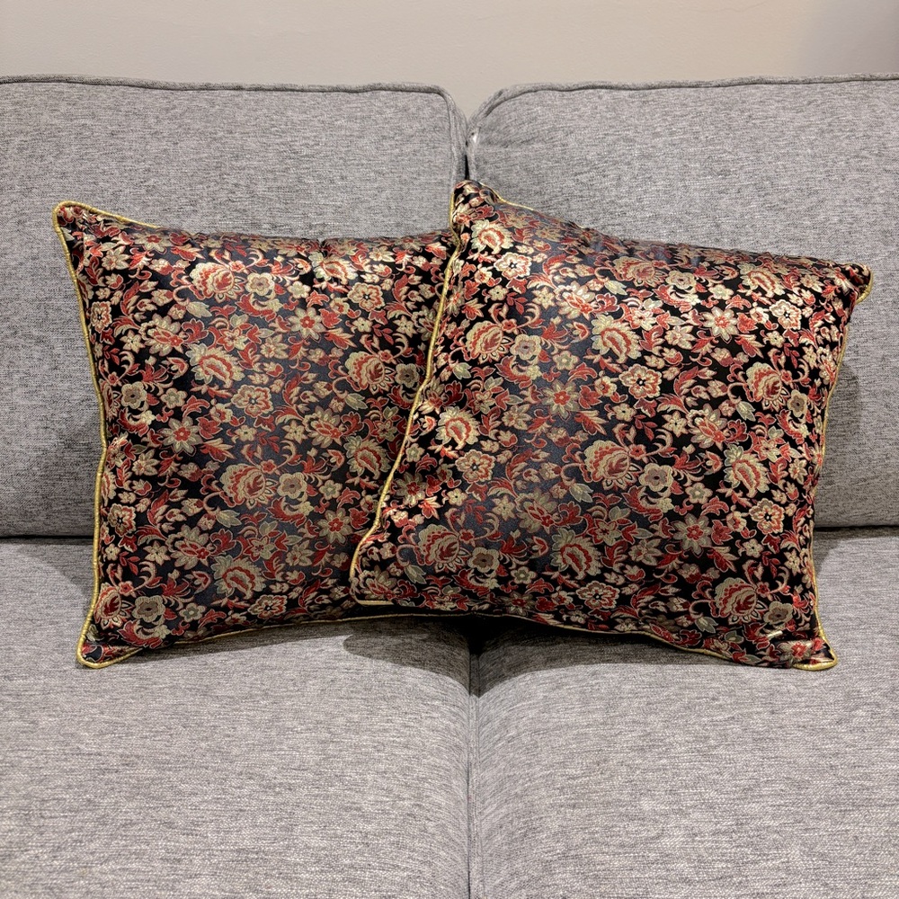 Brocade Effect Set of 2 Decorative cushions with gold piping and silky fabric